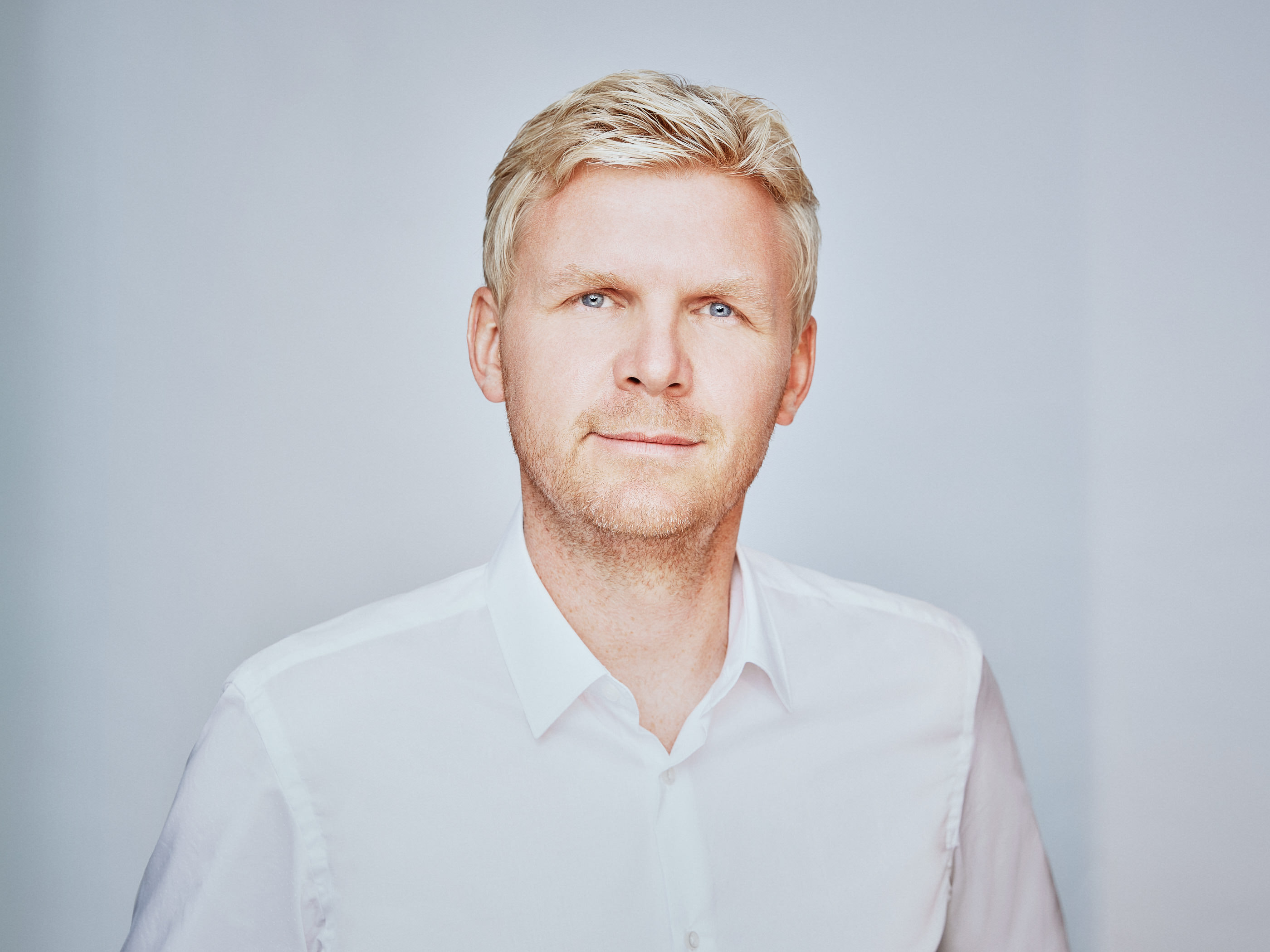 Portrait Zahntechniker München schwarz-weiß – Haus SoDa